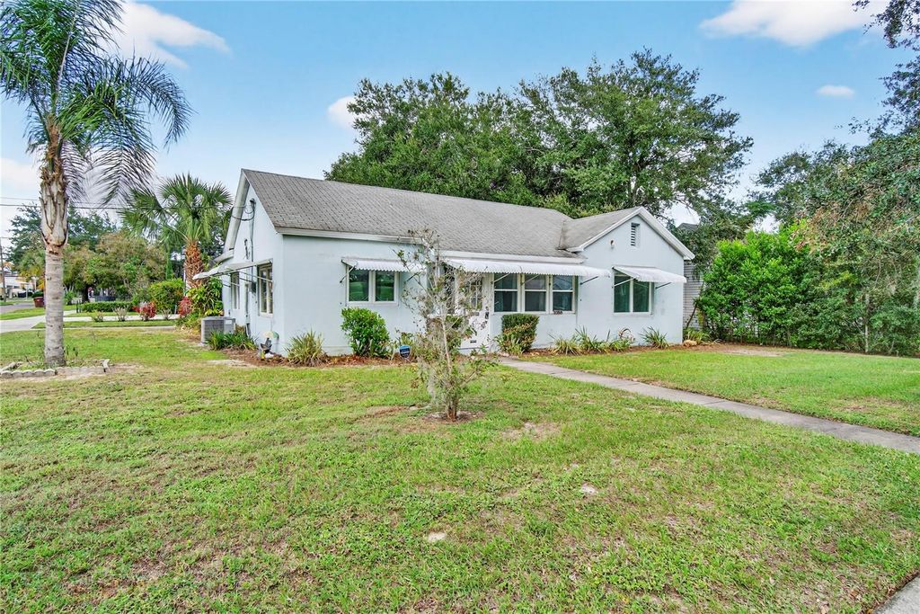 Photo of 403 E Johnson Avenue, Lake Wales, FL 33853 (MLS # P4936735)