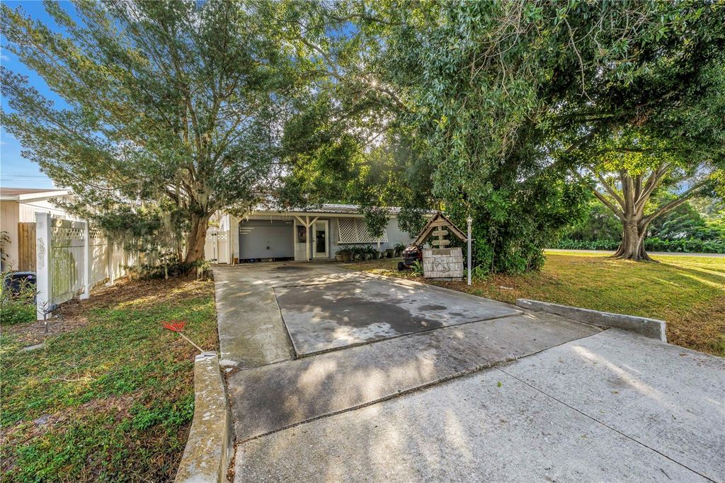 Photo of 5643 Murdock Avenue, Sarasota, FL 34231 (MLS # A4666748)