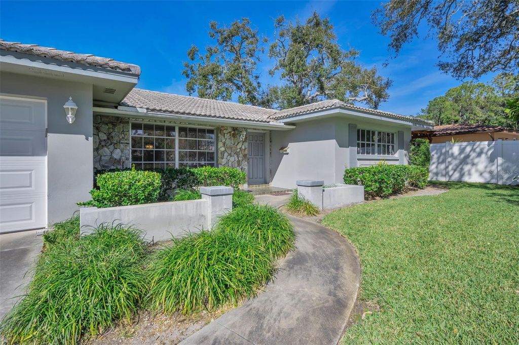 Photo of 12045 68th Terrace, Seminole, FL 33772 (MLS # TB8464051)