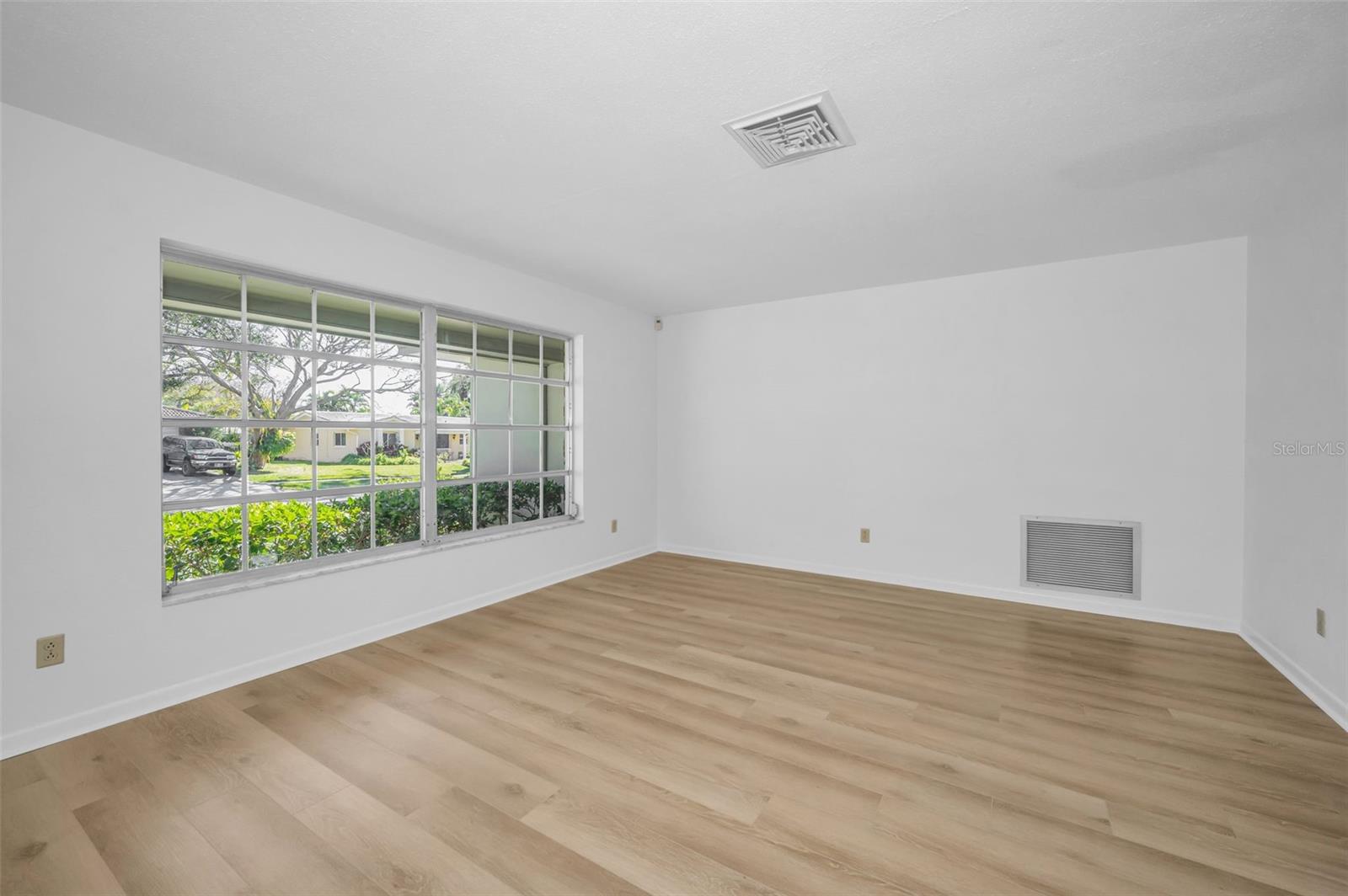 CANTERBURY CHASE - Residential