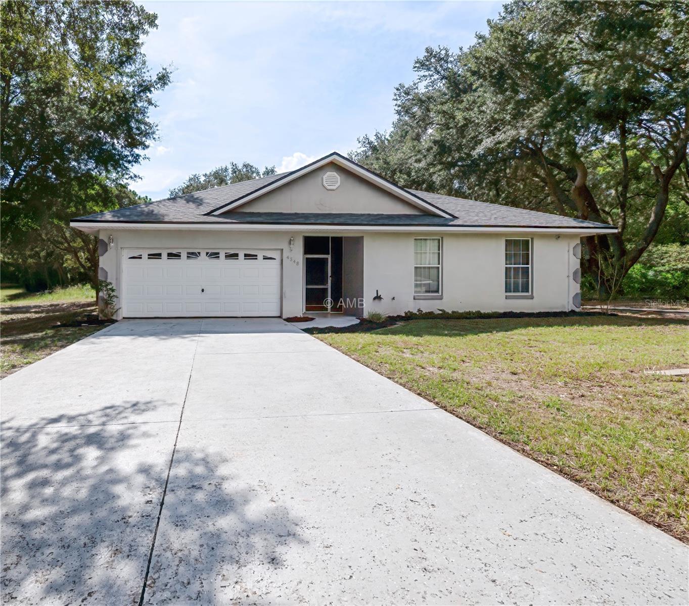YOUR SPACIOUS RAINBOW LAKES RETREAT AWAITS!
This property is also offered for sale under MLS #OM708229.
Looking for more room, more comfort, and more value in Dunnellon? This 4-bedroom, 2-bath home in Rainbow Lakes Estates offers all that—and more!
Tenant must provide own washer & dryer
Inside, enjoy an open floor plan with high ceilings, a bright living room with fireplace, and a kitchen with plenty of counter space and a cozy breakfast nook. The flexible upstairs loft gives you the bonus space today's renters crave.
Outside your door, and just a block away you have access to- A community gym; Fishing pier & boat ramp at Tiger Lake Park; Sports courts & playground; and Community events like ceramics, book club & kickboxing