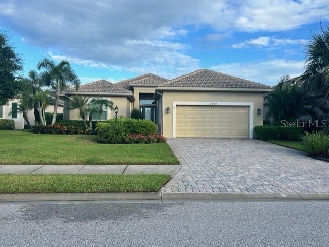 3/2.5 FURNISHED- POOL HOUSE - ROSEDALE COUNTRY CLUB. This STUNNING 3 bedroom/2 and 1/2 bath home is available for fall/winter season. 3 month minimum. Jan,FEB and March are 7K, off season is less. Rosedale is a gated community with a semi public golf course and great walk/bike paths. Located minutes from the interstate, the GRAND UTC Mall, shopping, medical facilities, Sports/cultural events etc. Just 45 minutes from the Gulf Shores!
The home is immaculate and it is totally turn key. Enjoy the private pool and grill outside Dine outside and enjoy all that nature has to offer from the pond/woods behind the house. (sone of the lanai furniture stored for hurrican'e season) Just bring your bathing suit and toothbrush!
13% resort taxes and cleaning fee not included.