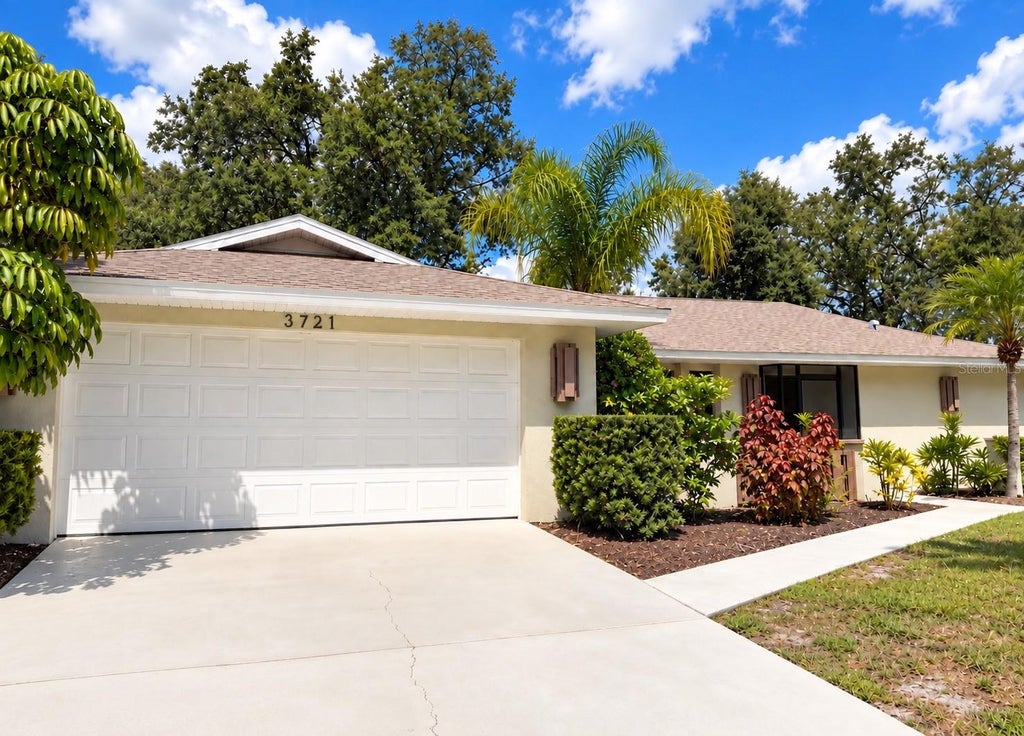 Photo of 3721 Aster Drive, Sarasota, FL 34233 (MLS # A4705566)