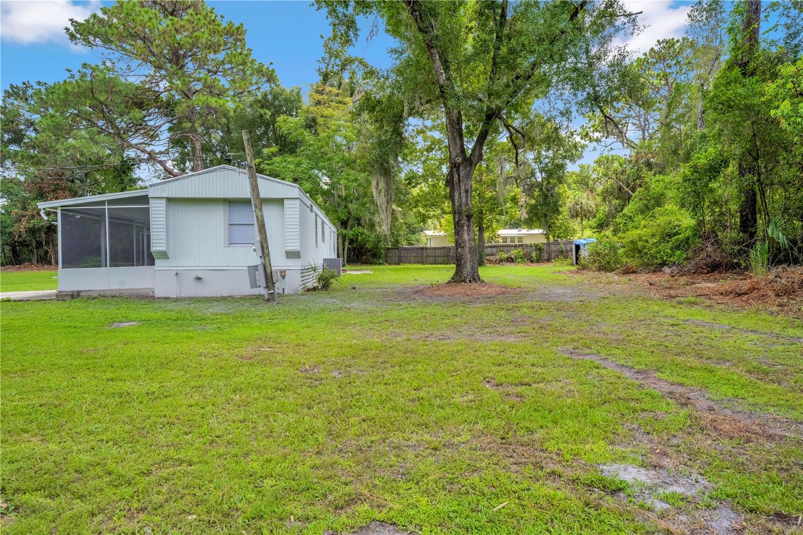 HOLIDAY ACRES UNIT 01 - Residential