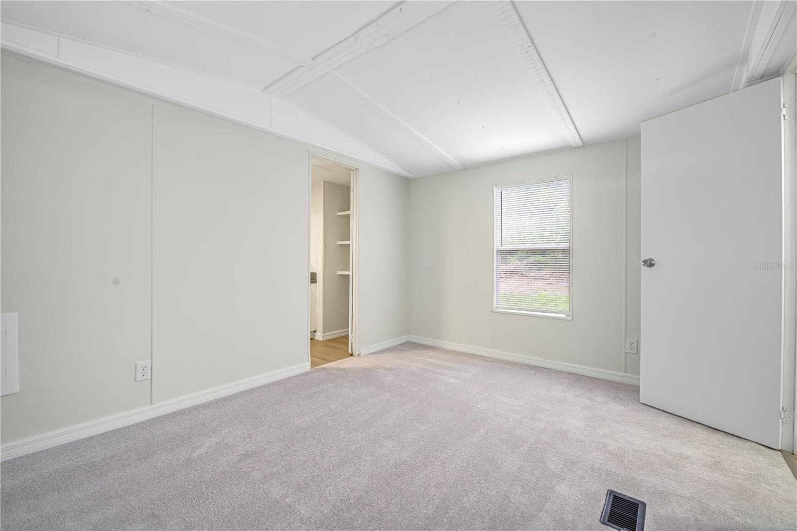 HOLIDAY ACRES UNIT 01 - Residential