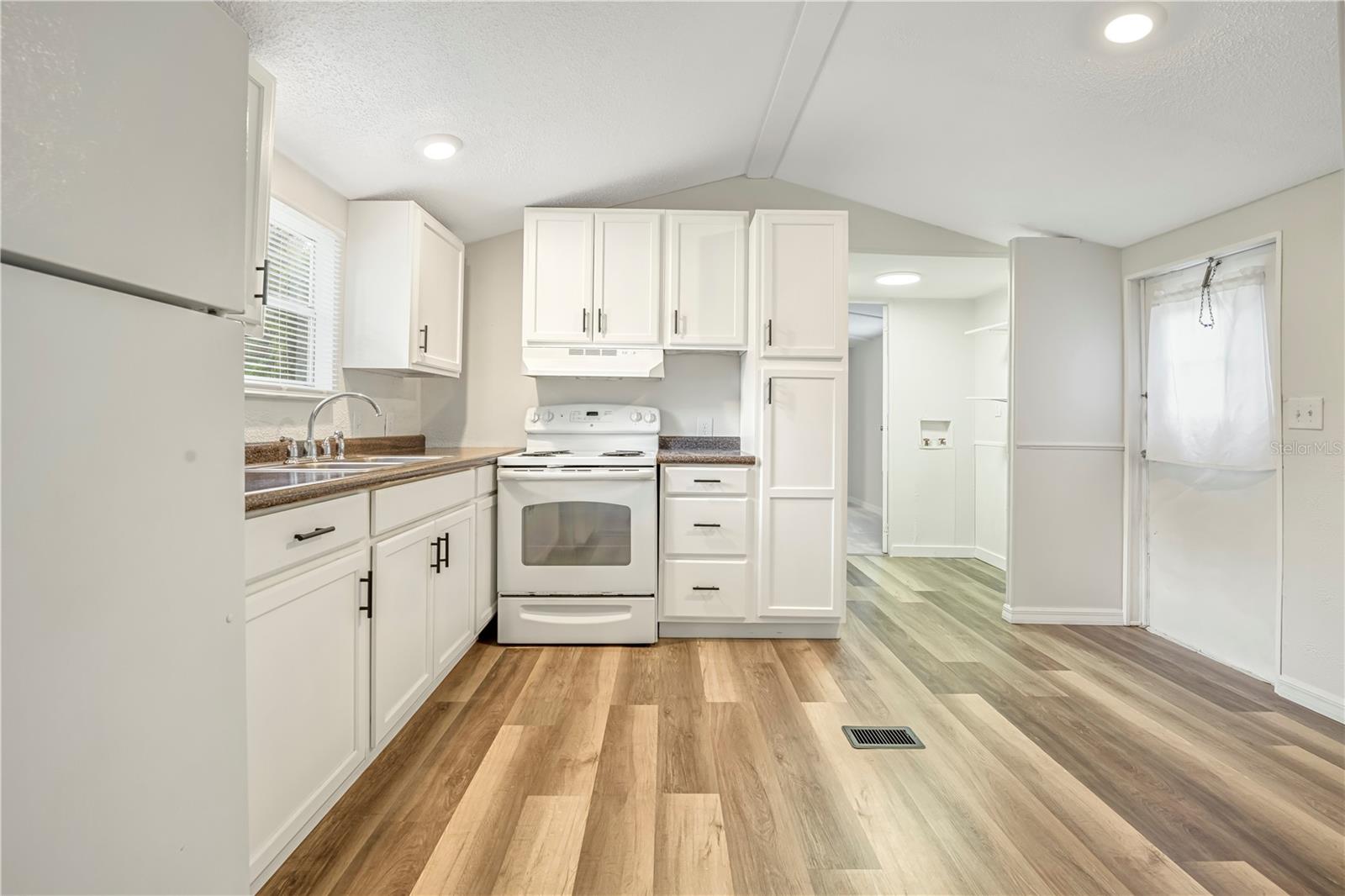 HOLIDAY ACRES UNIT 01 - Residential