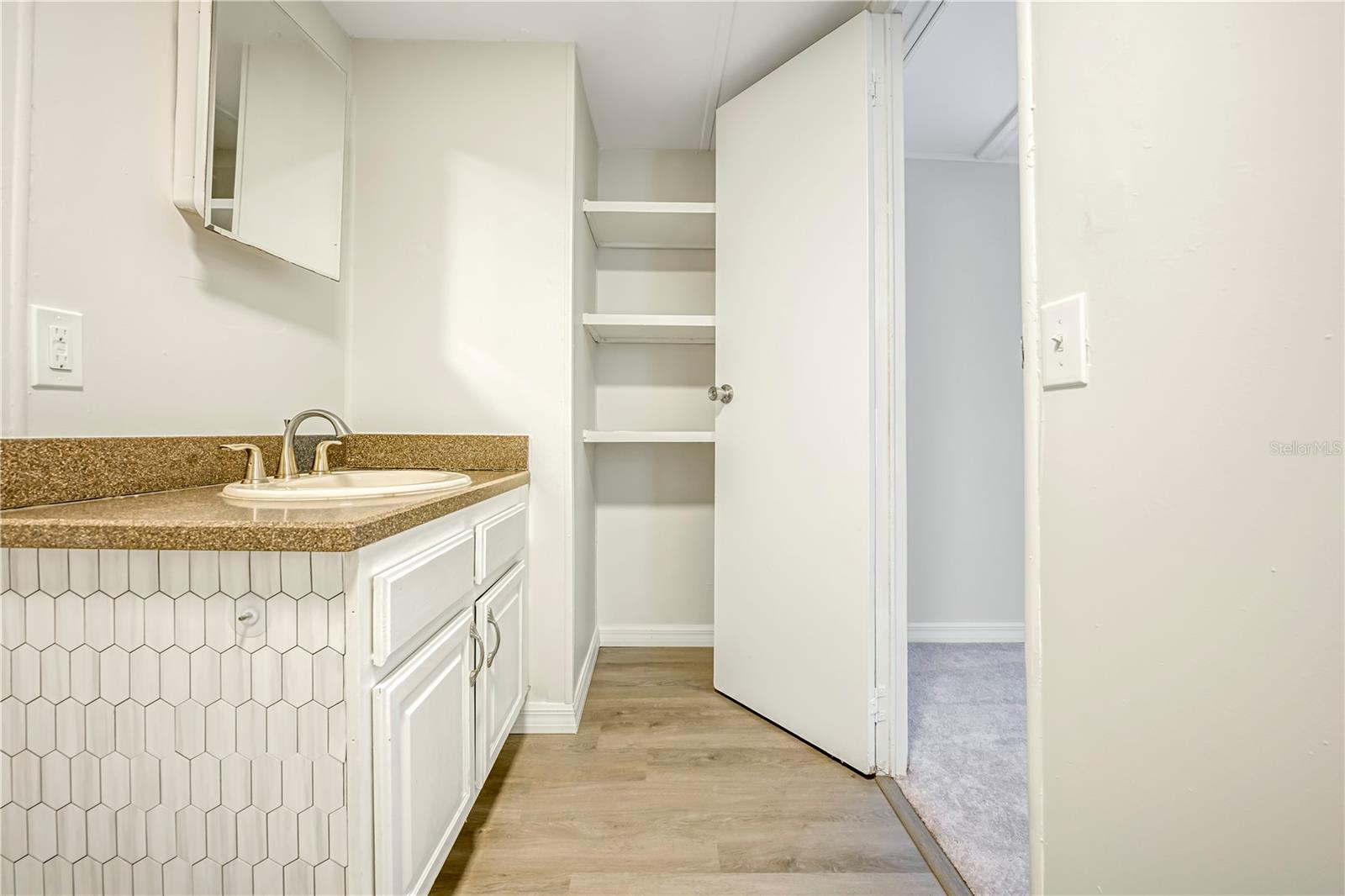 HOLIDAY ACRES UNIT 01 - Residential