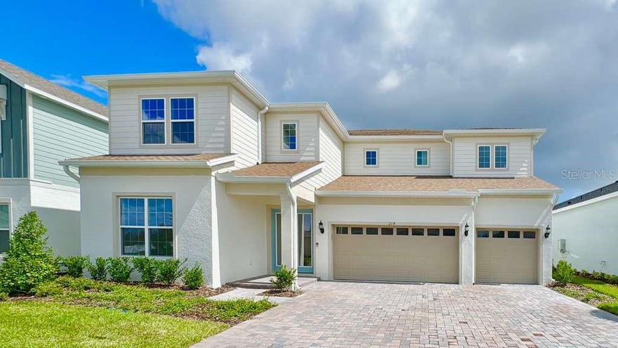 Beautiful new home with lake views in the Winter Grove community in Winter Garden.
Full of comfort, modernity, and an excellent location, this residence offers everything you need for quality living.

With 5 bedrooms and 5 full bathrooms, the house features one bedroom on the ground floor and four on the upper floor, ensuring convenience for guests or family members. The main living areas have luxury vinyl flooring, while the bedrooms are covered with soft carpet, providing a cozy feel.

The master suite, located on the upper floor, is spacious and elegant. It features a frameless glass shower, a private toilet, and two large walk-in closets. On the same floor, the house also has a laundry area and a loft, ideal for a family room, office, or leisure space.

The living room, integrated into the open-concept design, has sliding doors that allow plenty of natural light and connect seamlessly to the large outdoor veranda, where the lake view makes the environment even more special.

The gourmet kitchen is one of the highlights of the house. Equipped with stainless steel appliances, quartz countertops, soft-close cabinets, and a spacious pantry, it's the perfect space for those who enjoy cooking and entertaining.

The property offers privacy and a beautiful landscape, creating an atmosphere of tranquility and well-being.

Located in a gated community and well-positioned in Winter Garden, the house is close to shops, restaurants, and leisure options, ensuring convenience in daily life.

If you are looking for a modern, elegant residence in a highly desirable area, this is the ideal opportunity.
Schedule your visit and come see this incredible house in person!