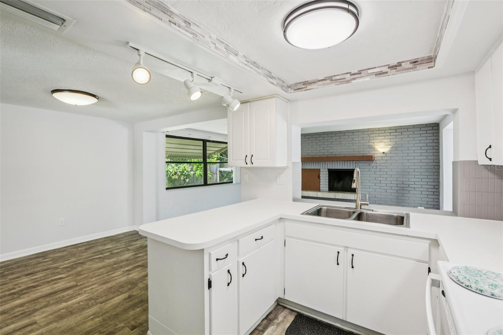 BEACON SQUARE - Residential Lease