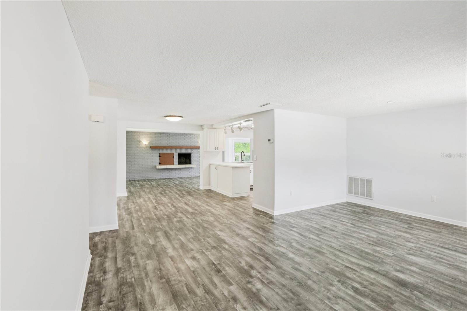 BEACON SQUARE - Residential Lease