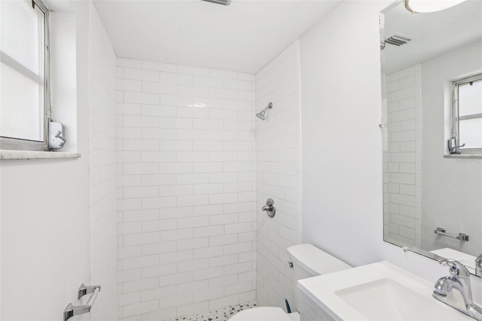 BEACON SQUARE - Residential Lease