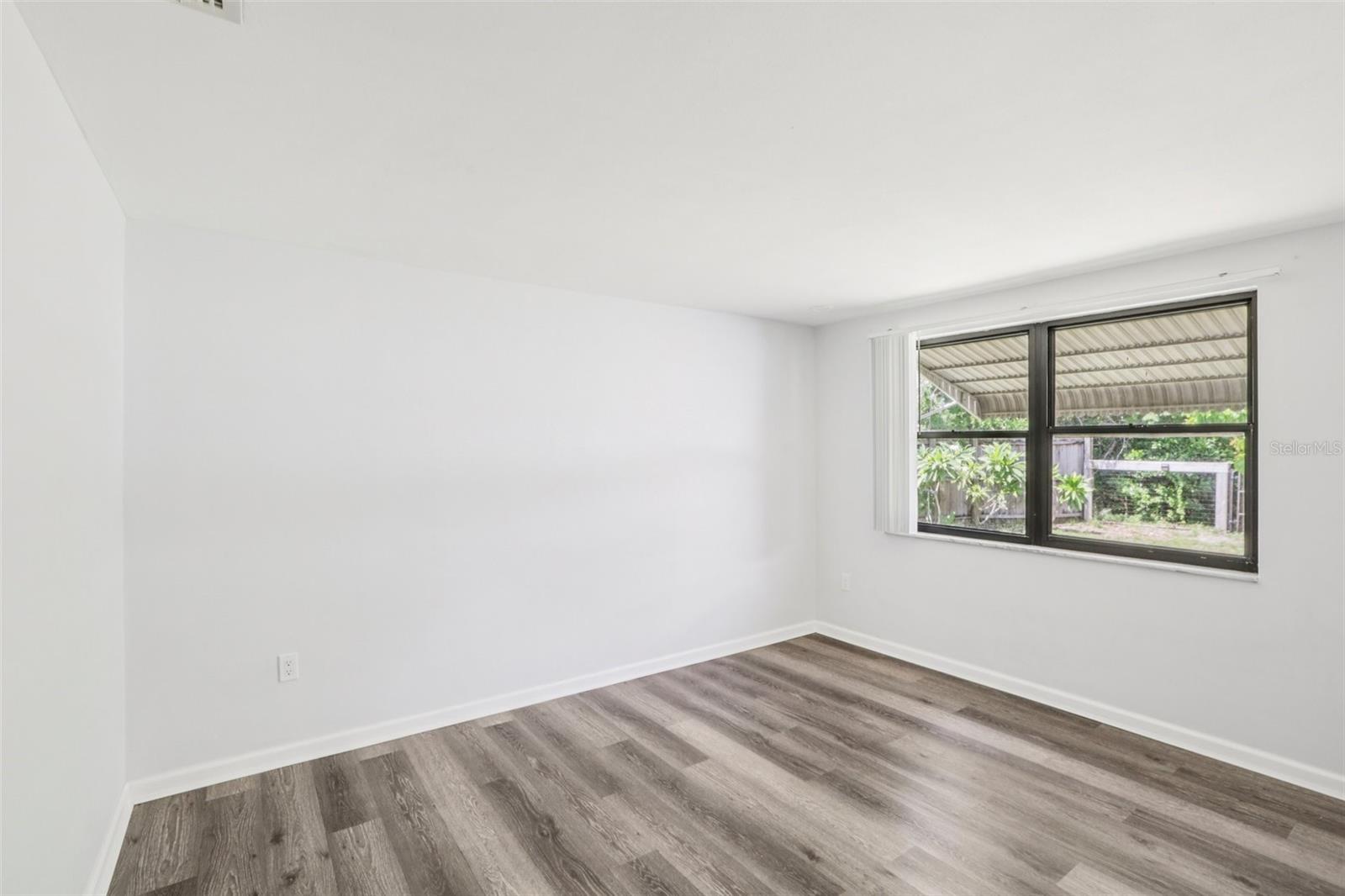 BEACON SQUARE - Residential Lease