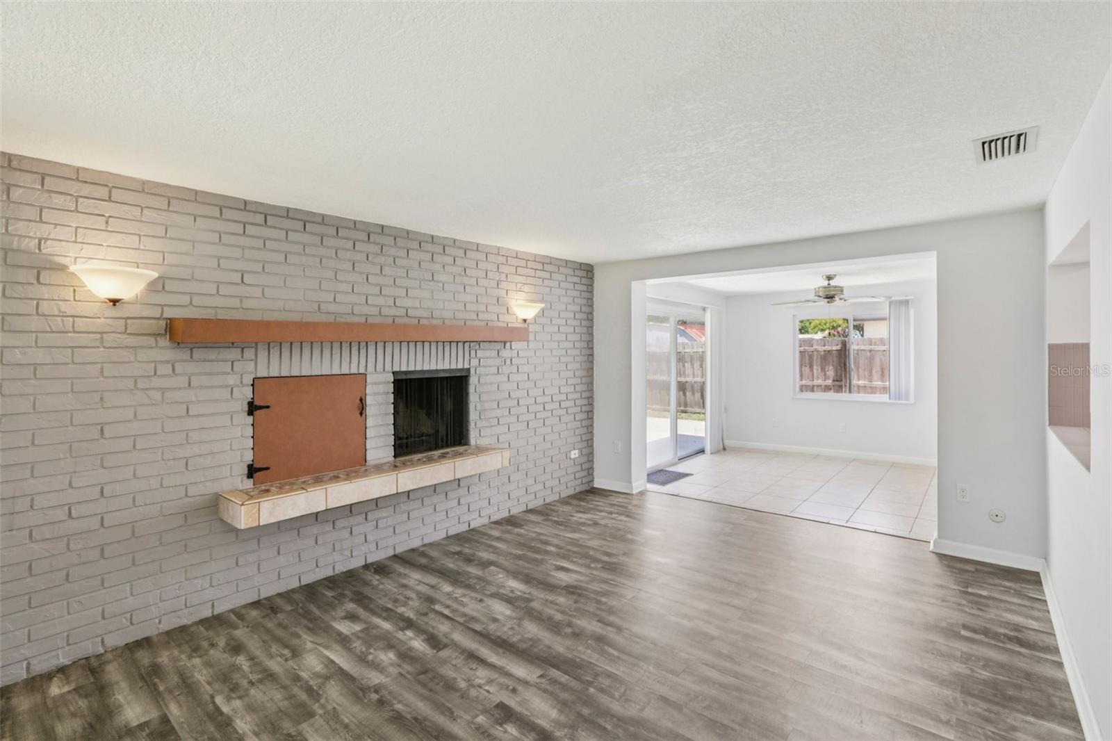 BEACON SQUARE - Residential Lease