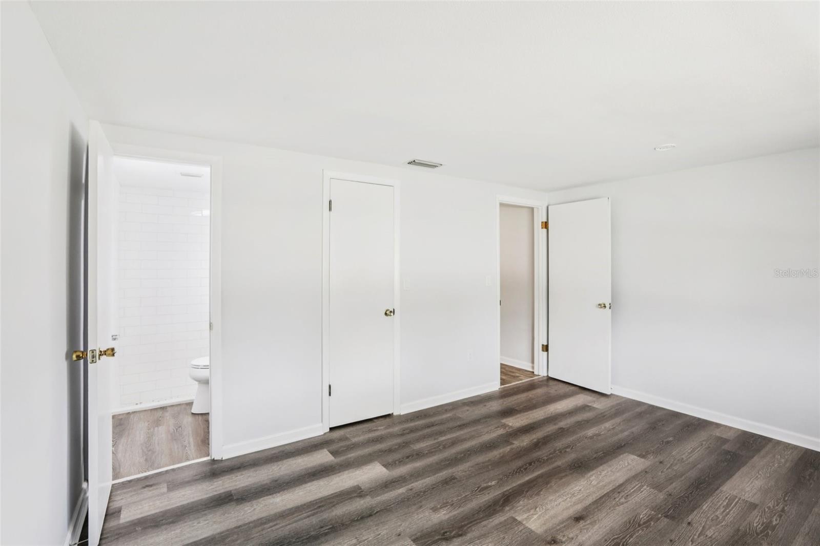 BEACON SQUARE - Residential Lease