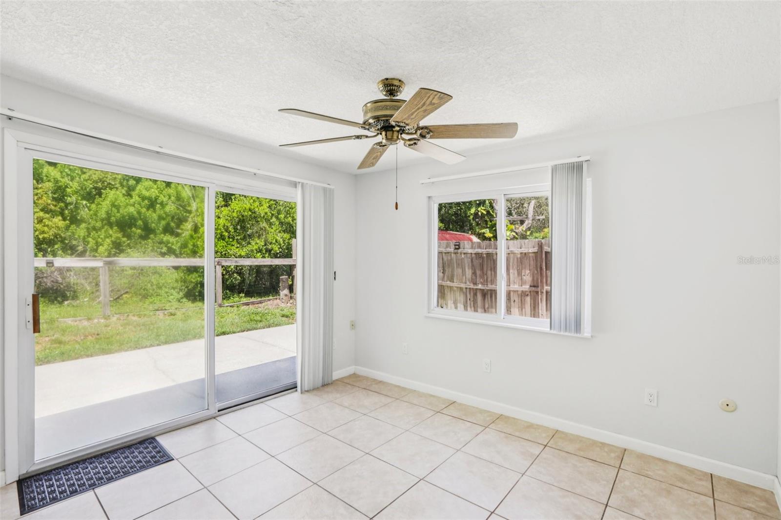 BEACON SQUARE - Residential Lease