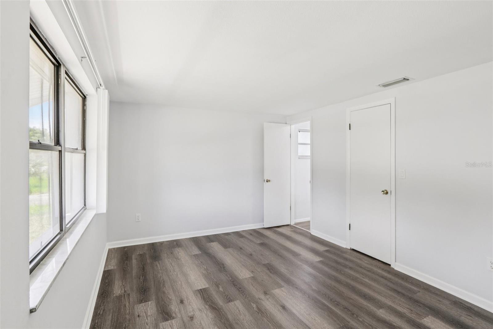 BEACON SQUARE - Residential Lease