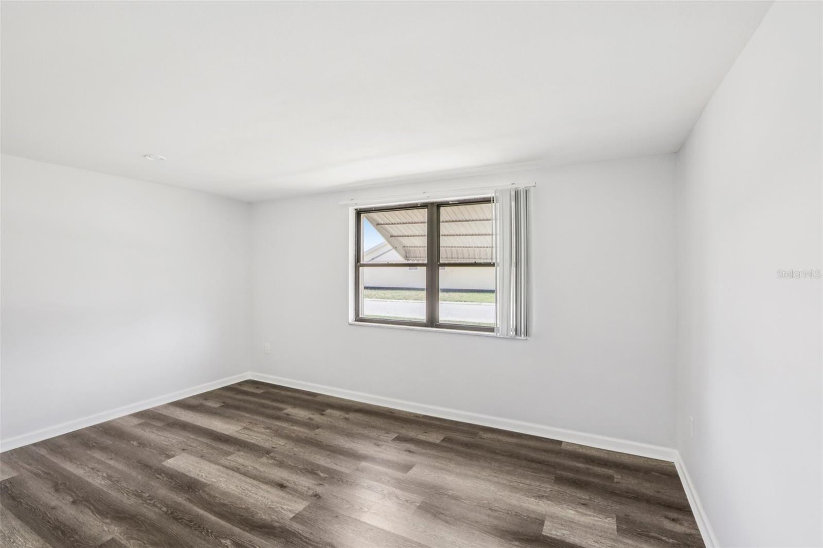 BEACON SQUARE - Residential Lease