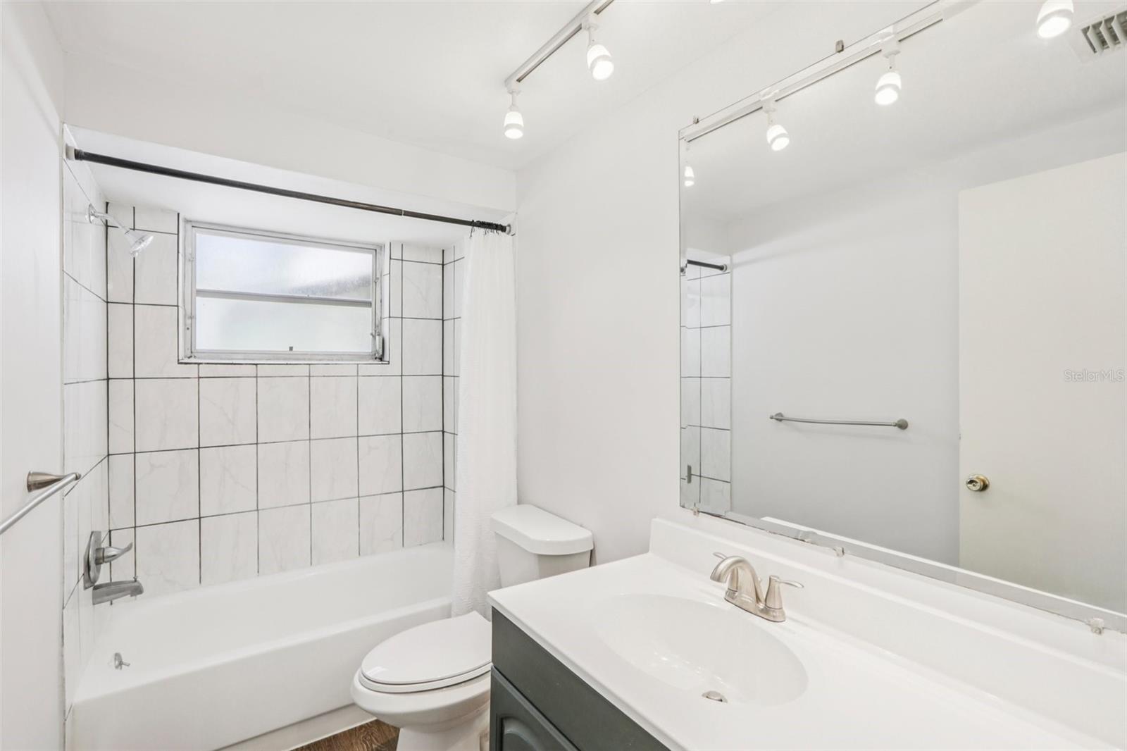 BEACON SQUARE - Residential Lease