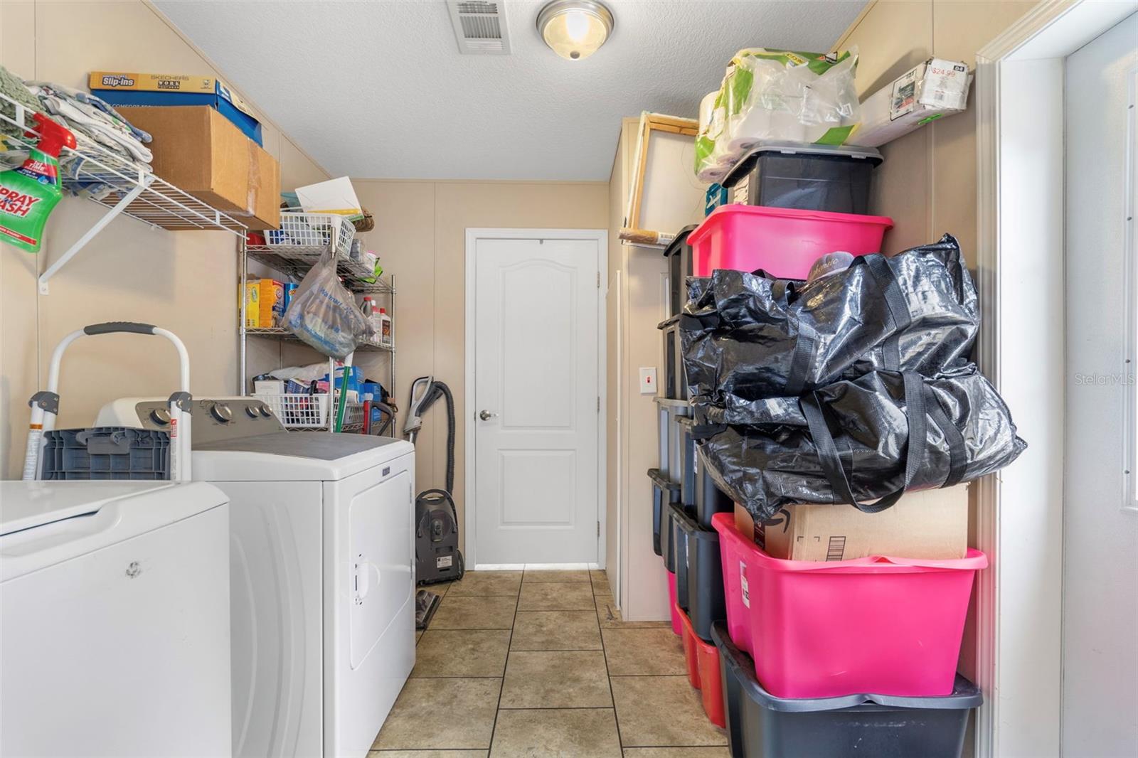 LEISURE HILLS - Residential