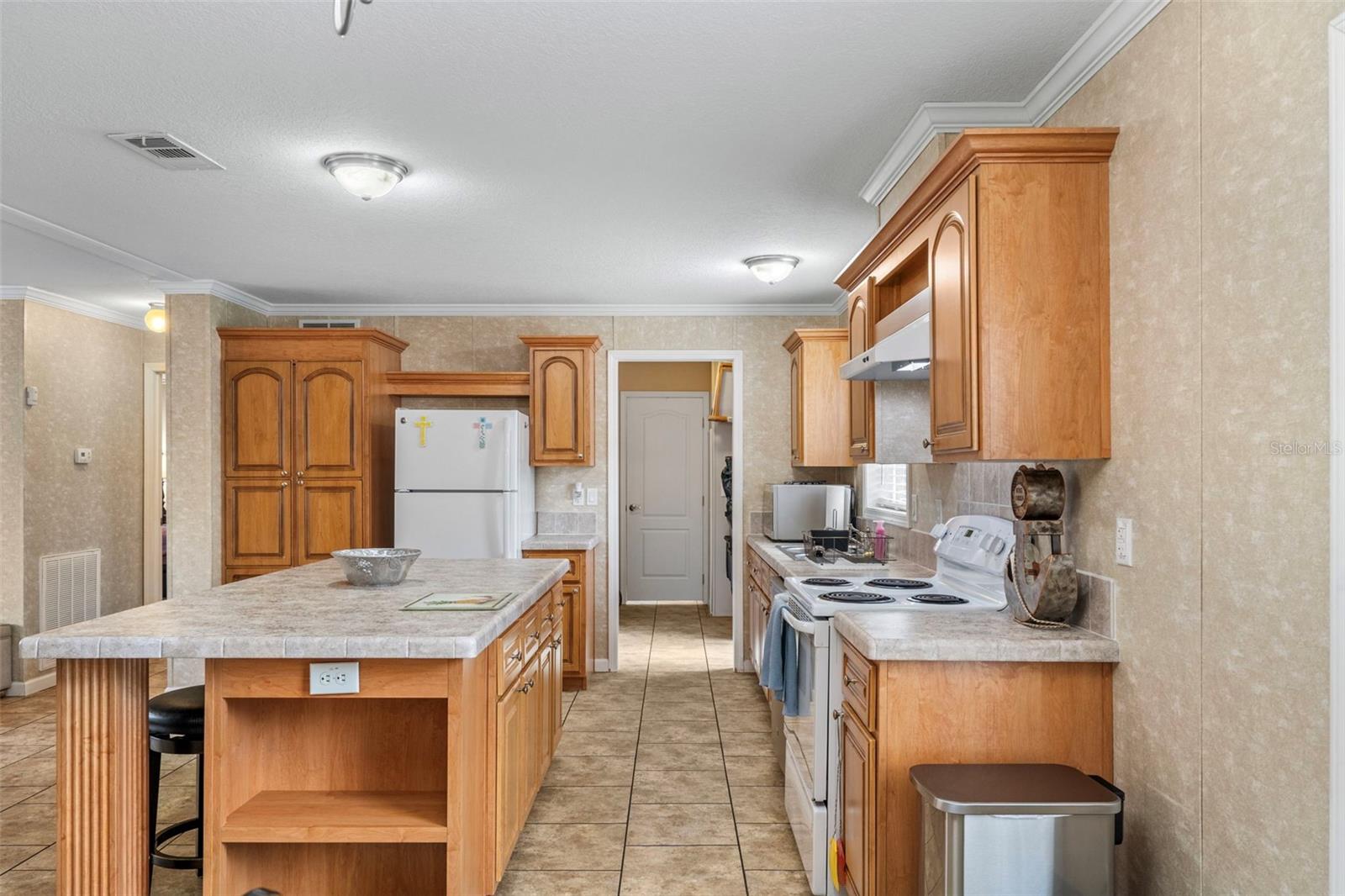 LEISURE HILLS - Residential