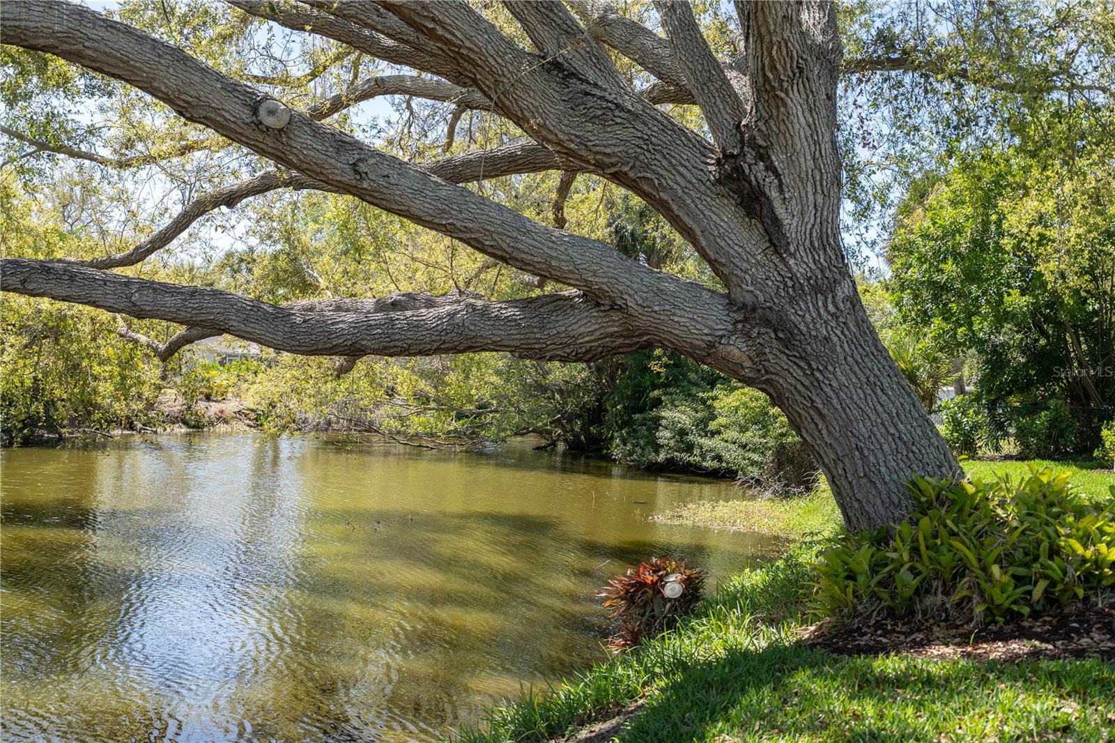 FIELD CLUB ESTATES - Residential