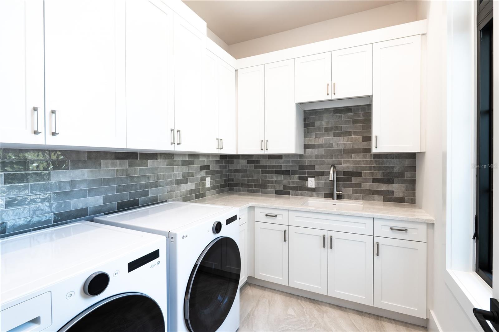 FIELD CLUB ESTATES - Residential