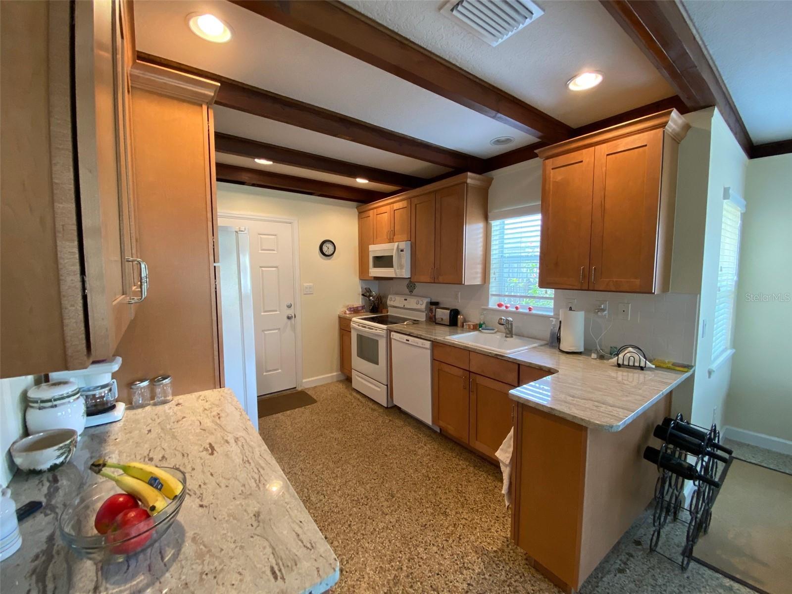 DETWILERS N 650 FT LT 02 16 17 34 NEW SMYRNA BEACH - Residential Lease