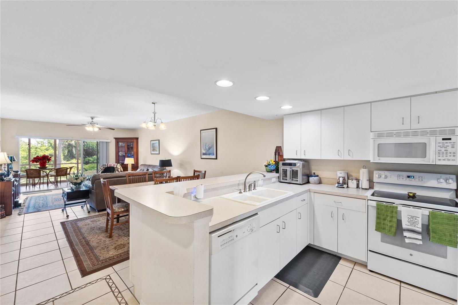 FIDDLERS GREEN NATURE TRAIL - Residential