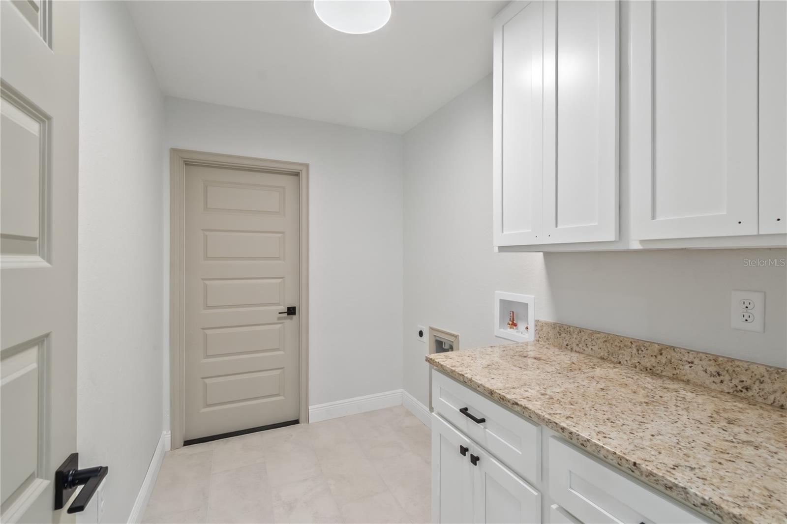 ROLLING HILLS UN FOUR - Residential