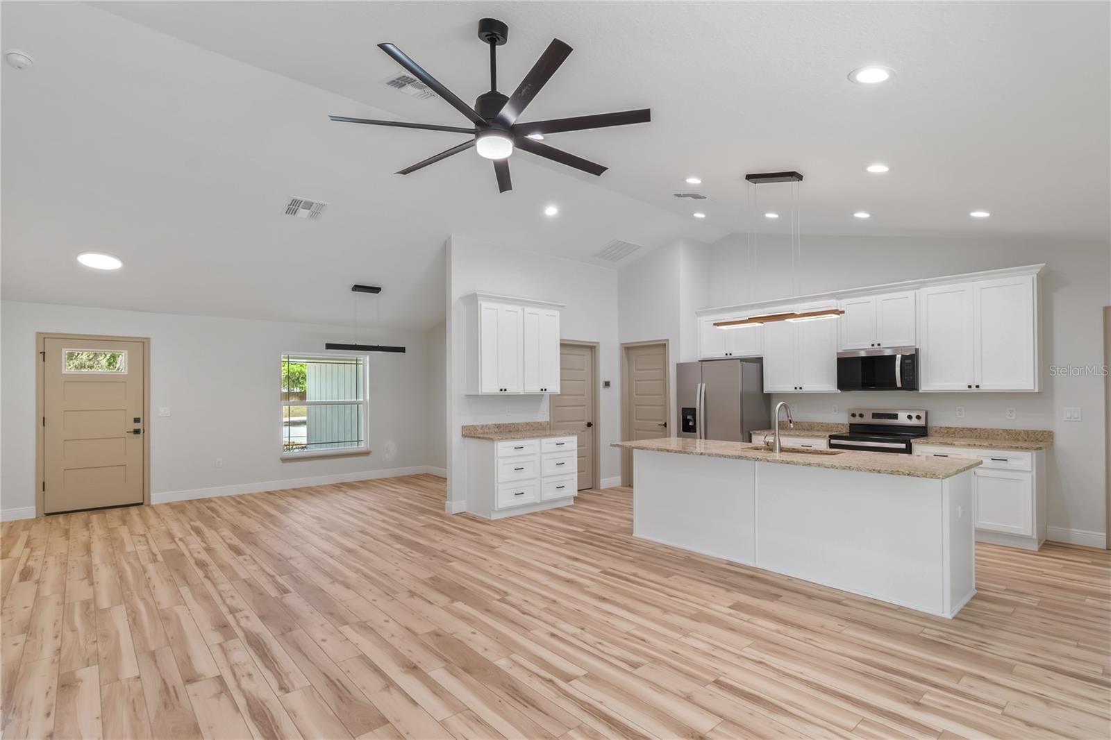 ROLLING HILLS UN FOUR - Residential