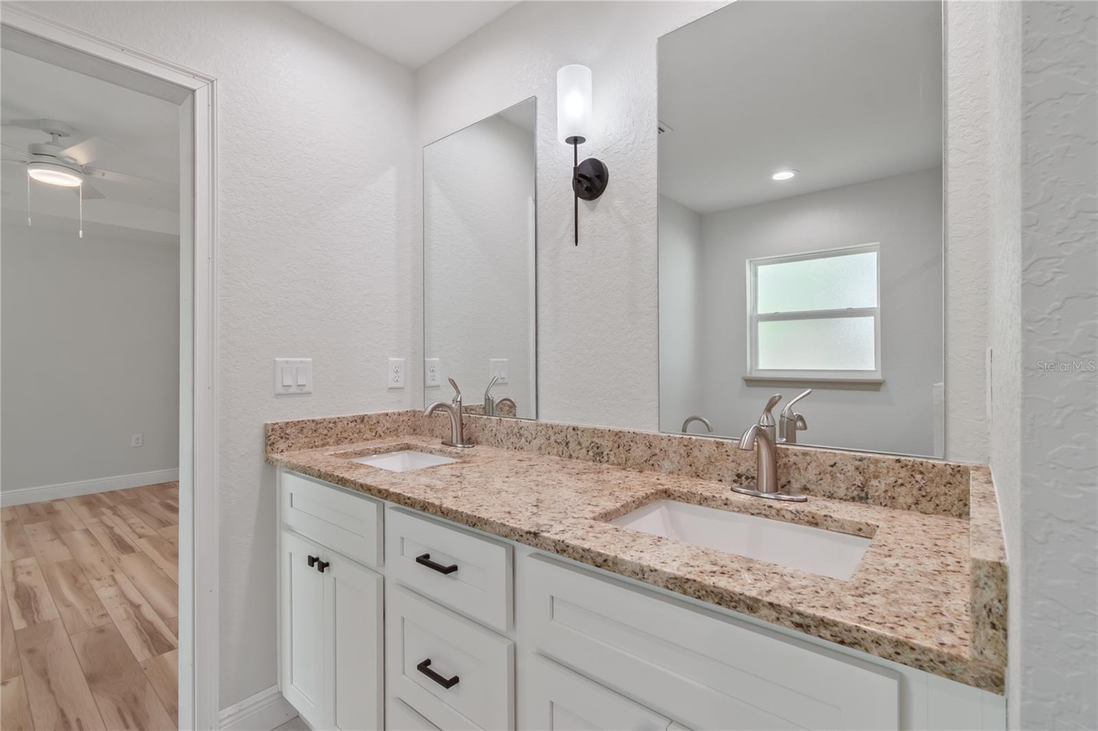 ROLLING HILLS UN FOUR - Residential