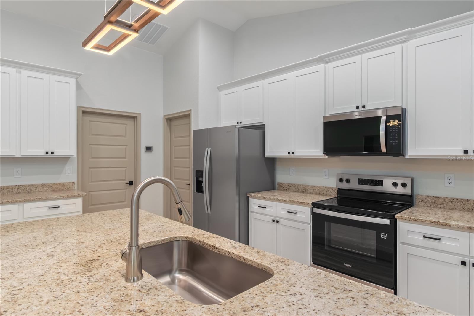 ROLLING HILLS UN FOUR - Residential