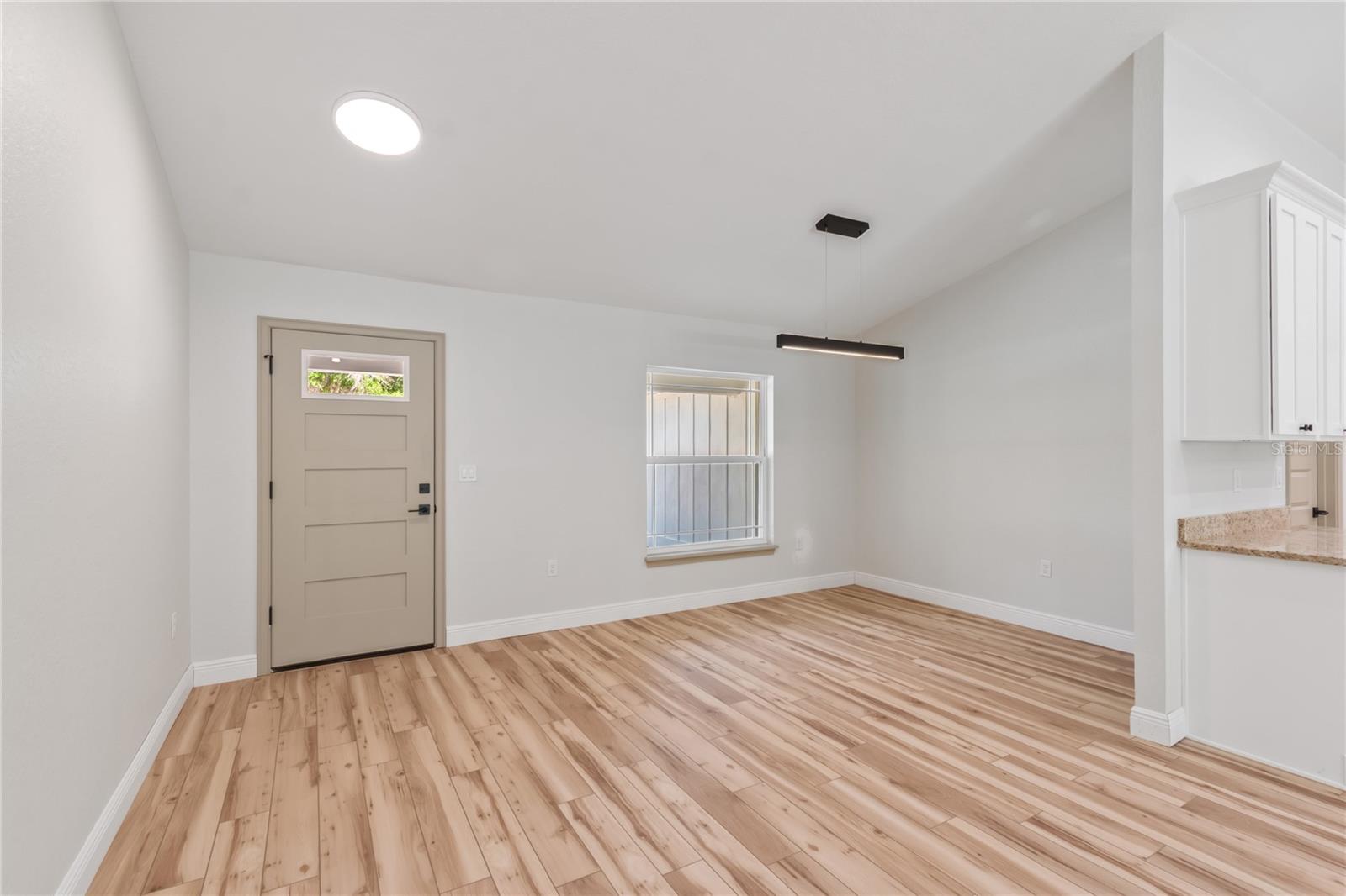 ROLLING HILLS UN FOUR - Residential