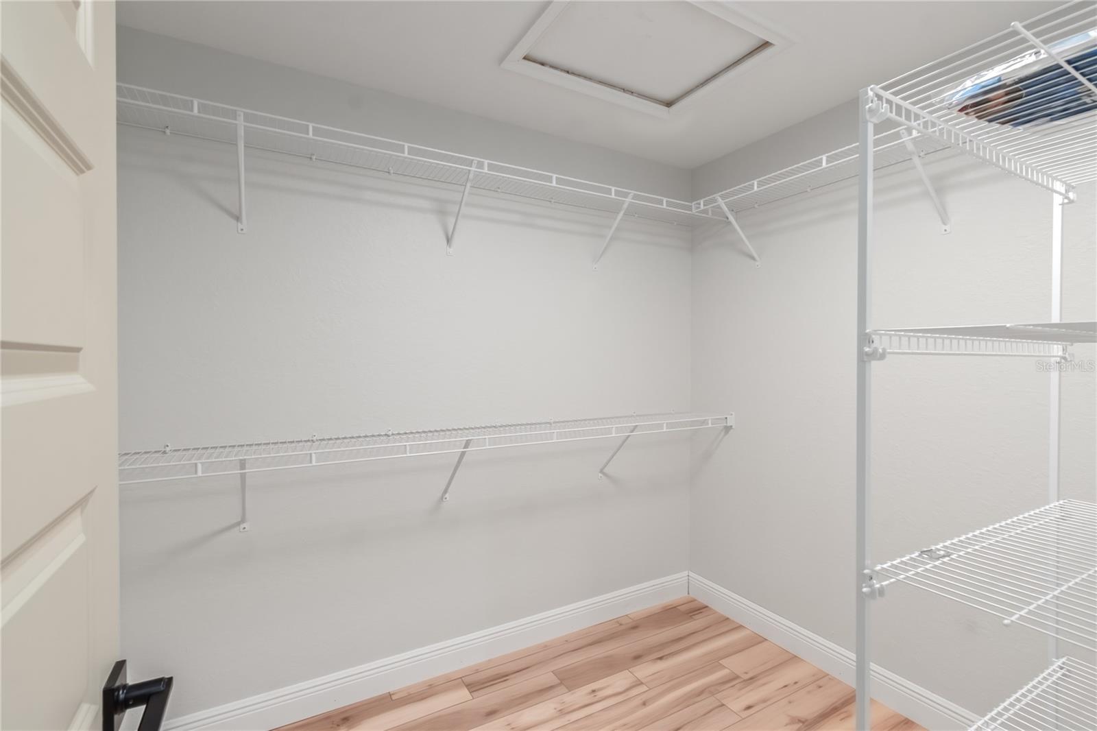 ROLLING HILLS UN FOUR - Residential