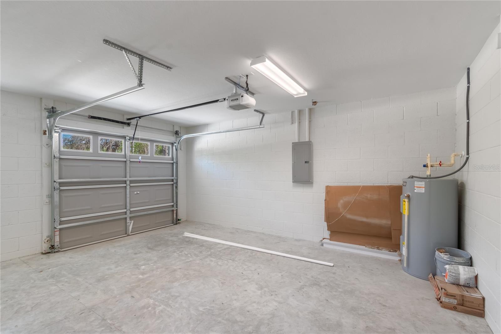 ROLLING HILLS UN FOUR - Residential