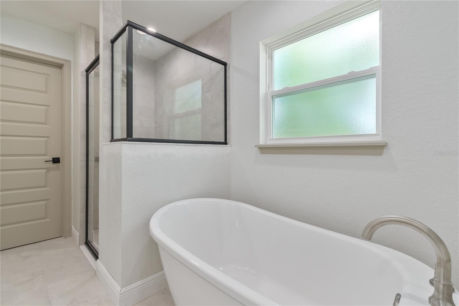 ROLLING HILLS UN FOUR - Residential