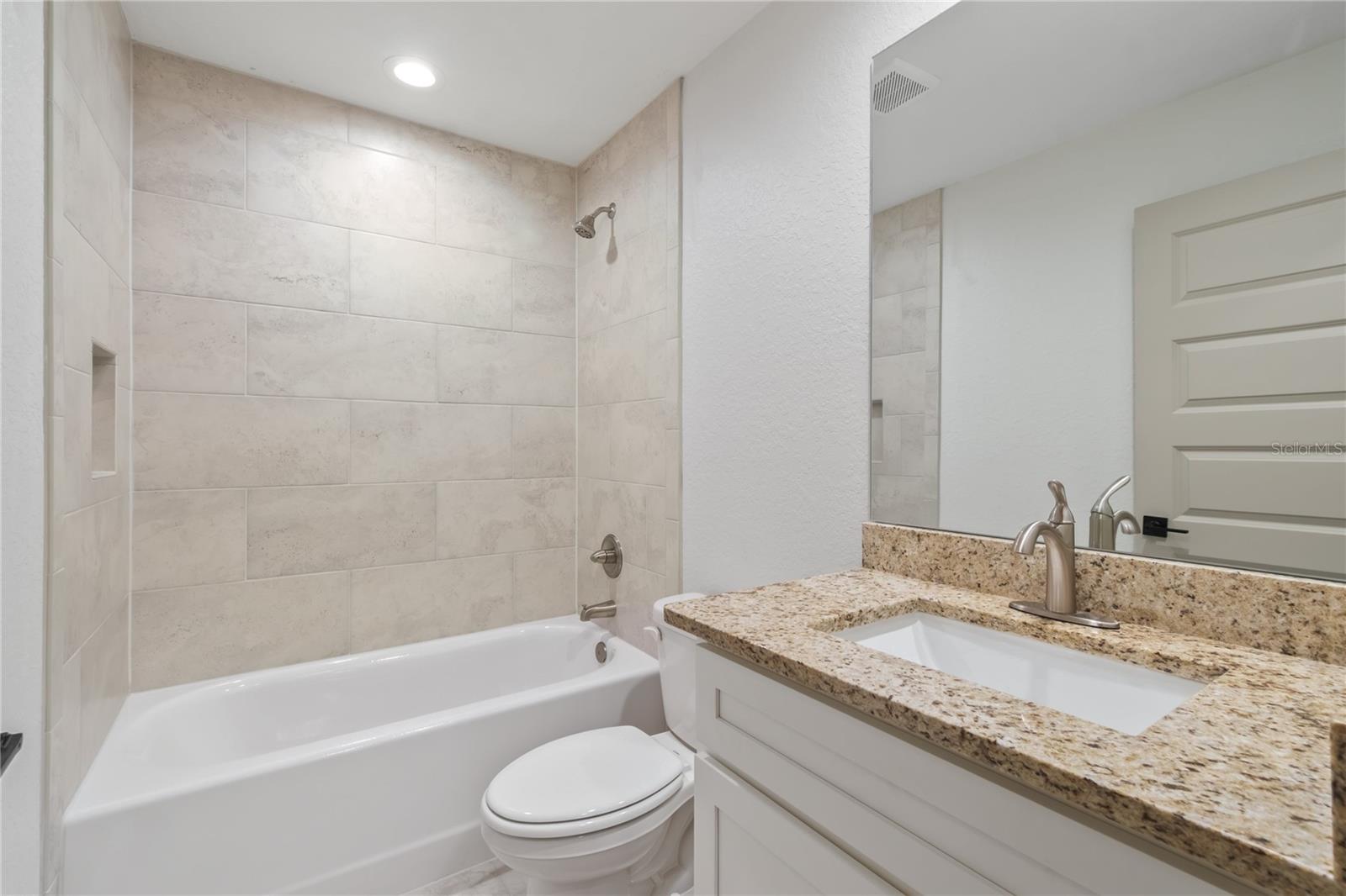 ROLLING HILLS UN FOUR - Residential