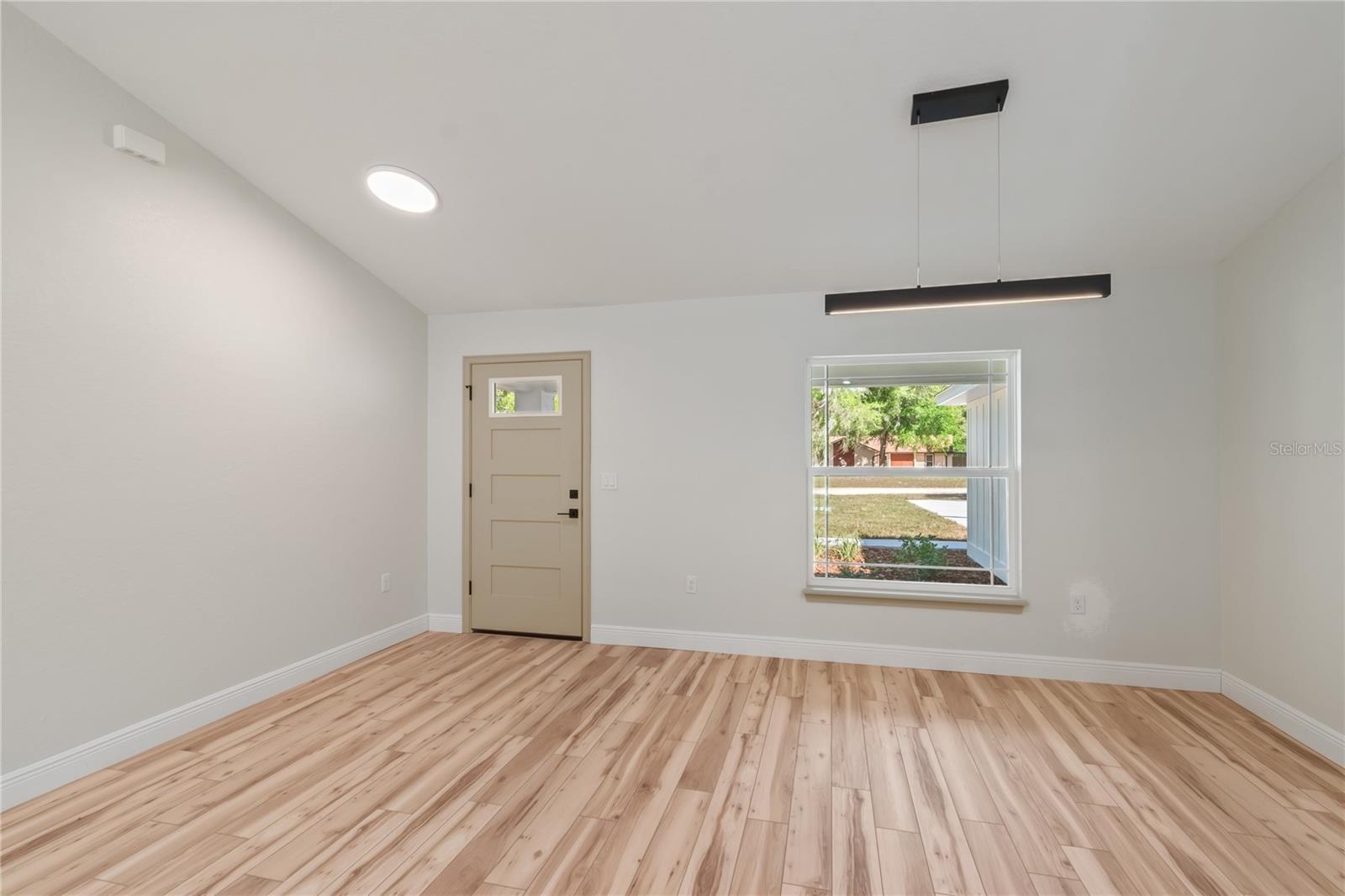 ROLLING HILLS UN FOUR - Residential