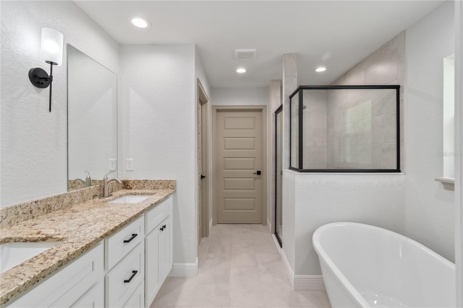 ROLLING HILLS UN FOUR - Residential