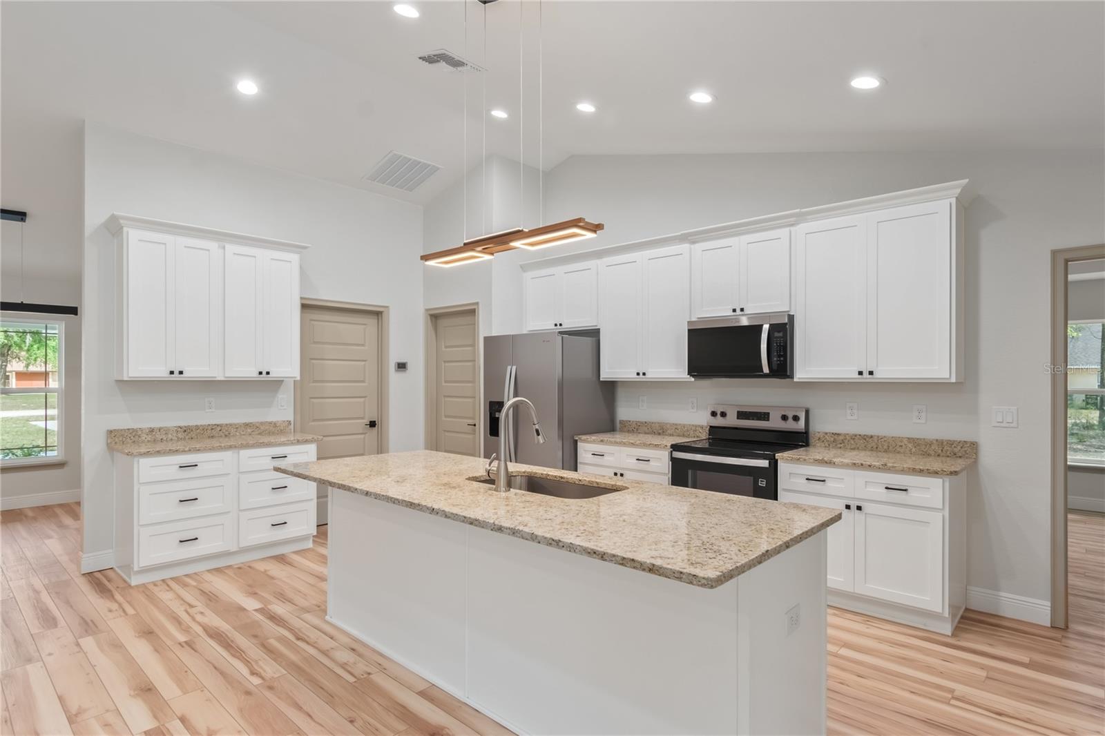 ROLLING HILLS UN FOUR - Residential