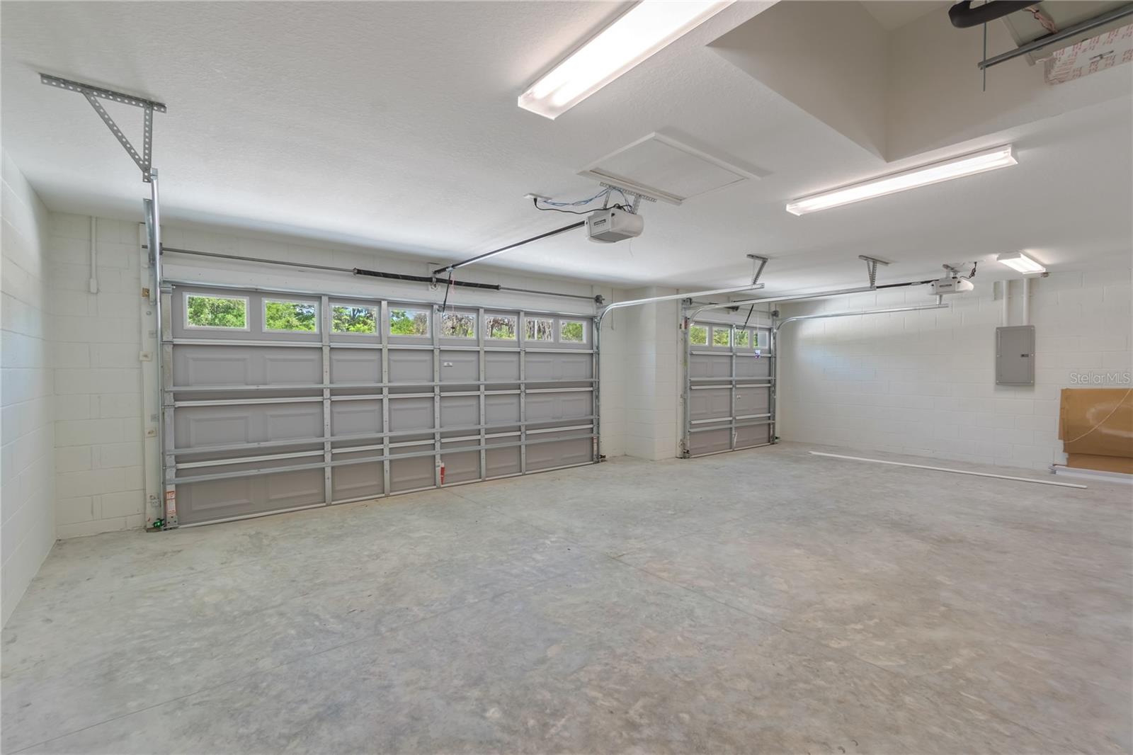 ROLLING HILLS UN FOUR - Residential