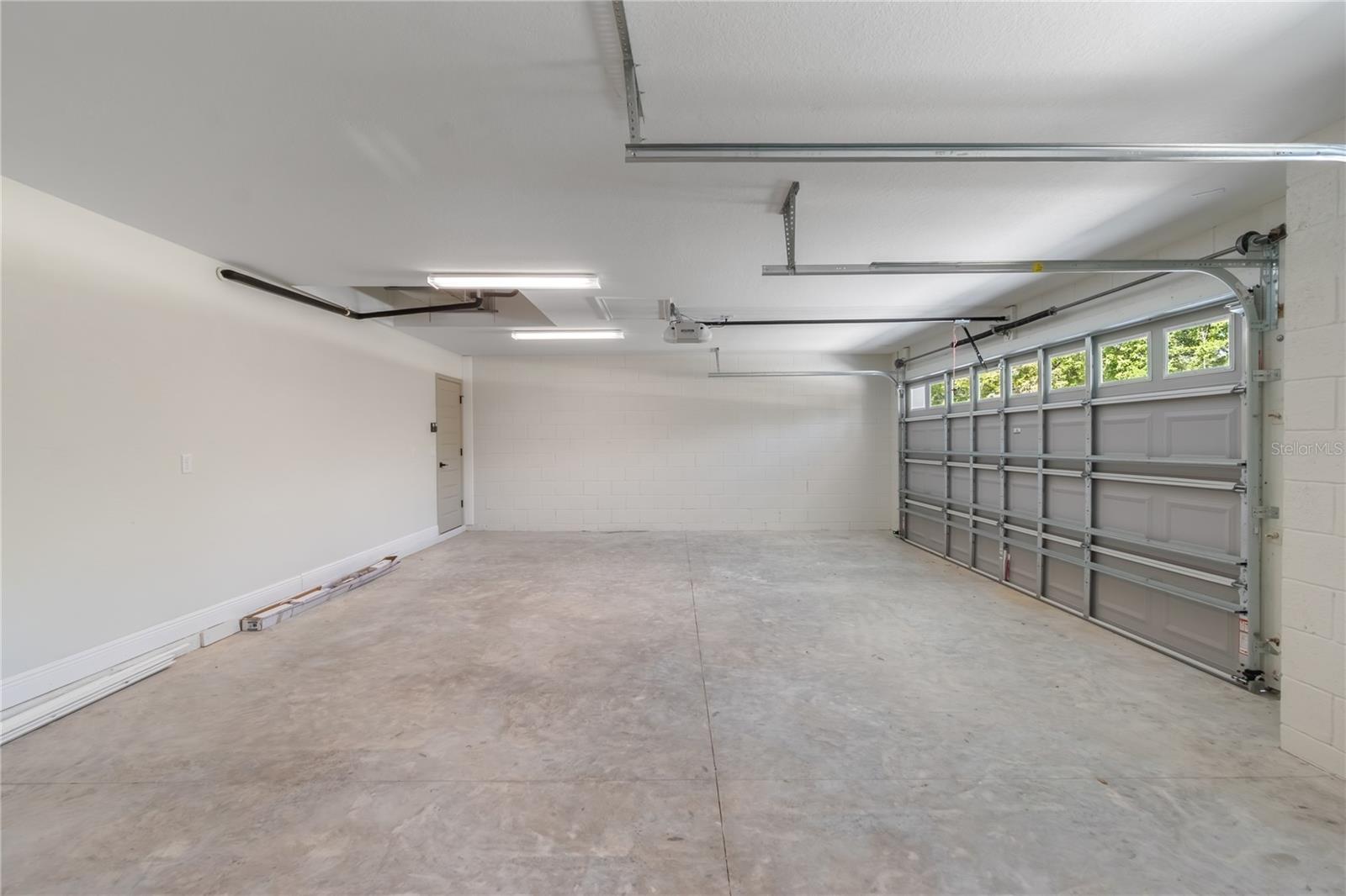 ROLLING HILLS UN FOUR - Residential