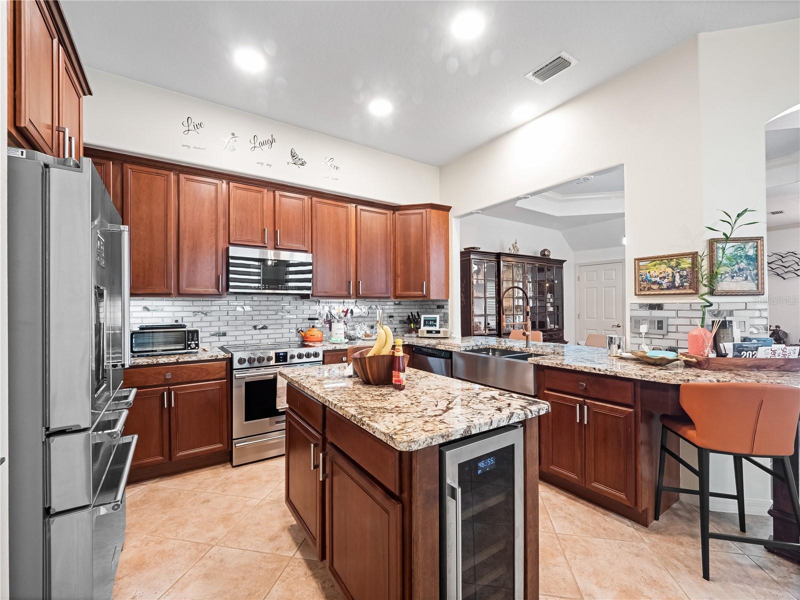 VIZCAYA TWNHMS 46/140 - Residential