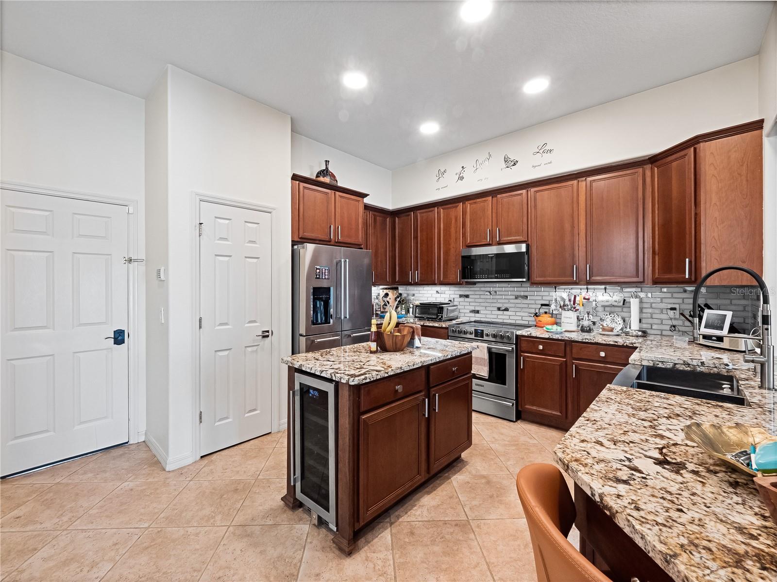 VIZCAYA TWNHMS 46/140 - Residential