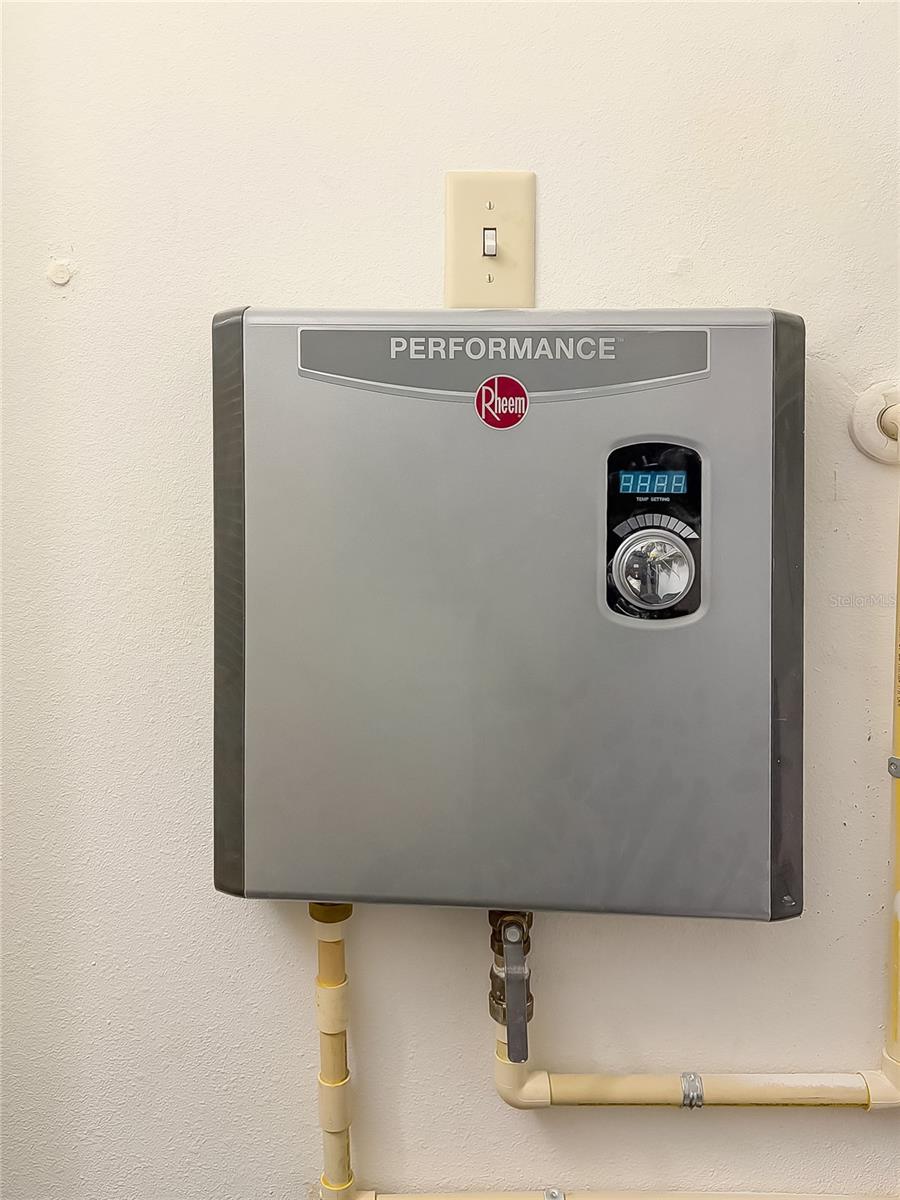 VIZCAYA TWNHMS 46/140 - Residential