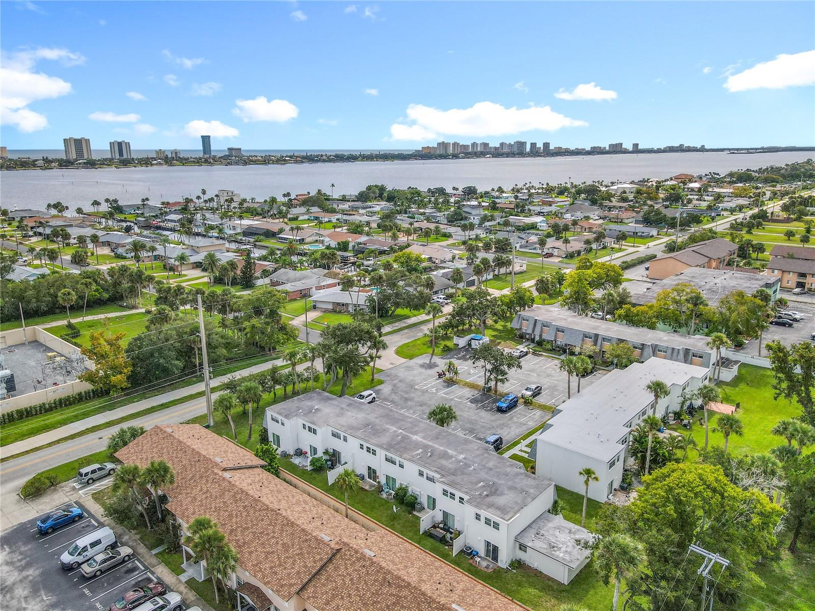 INTERCOASTAL TWNHMS - Residential