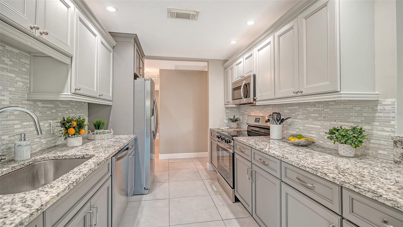 WHISPERING SANDS SEC 5 - Residential