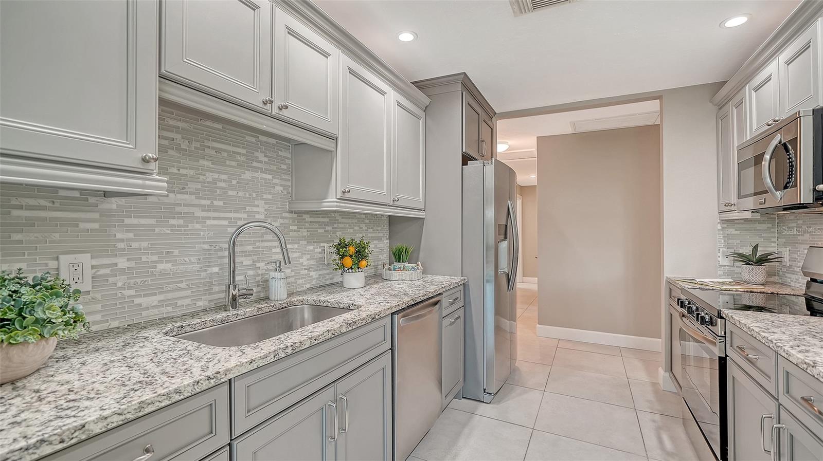 WHISPERING SANDS SEC 5 - Residential