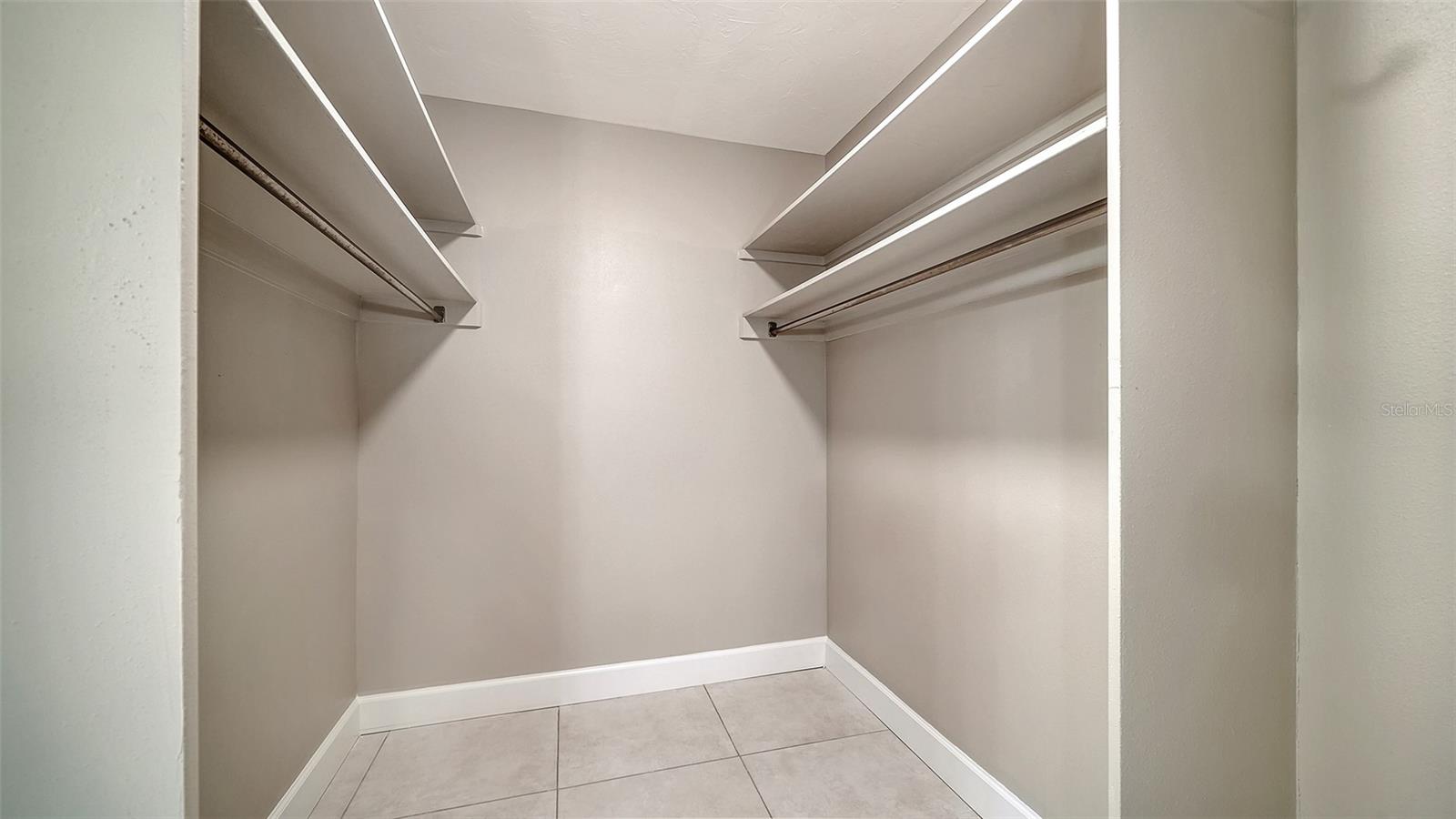 WHISPERING SANDS SEC 5 - Residential