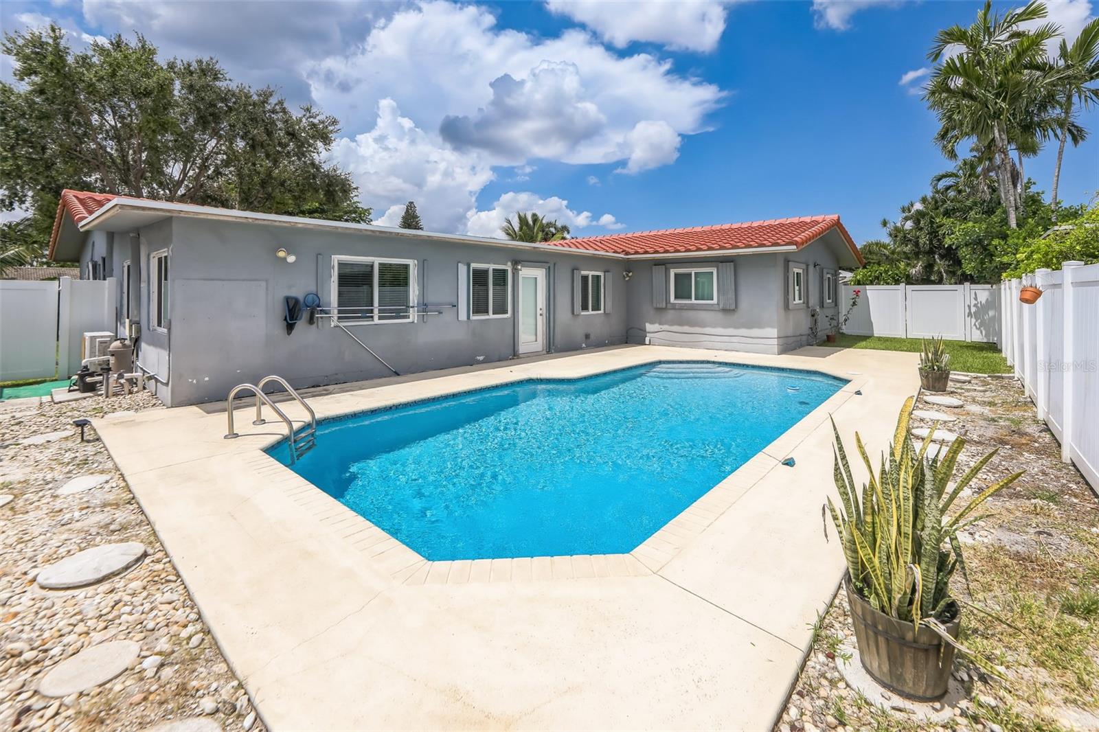 6761 NW 20TH STREET
